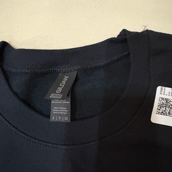 🏔️ **Mount Hood Gildan Sweatshirt - Black - Size Small (New with Tags)** 🏔️ - Picture 4 of 4